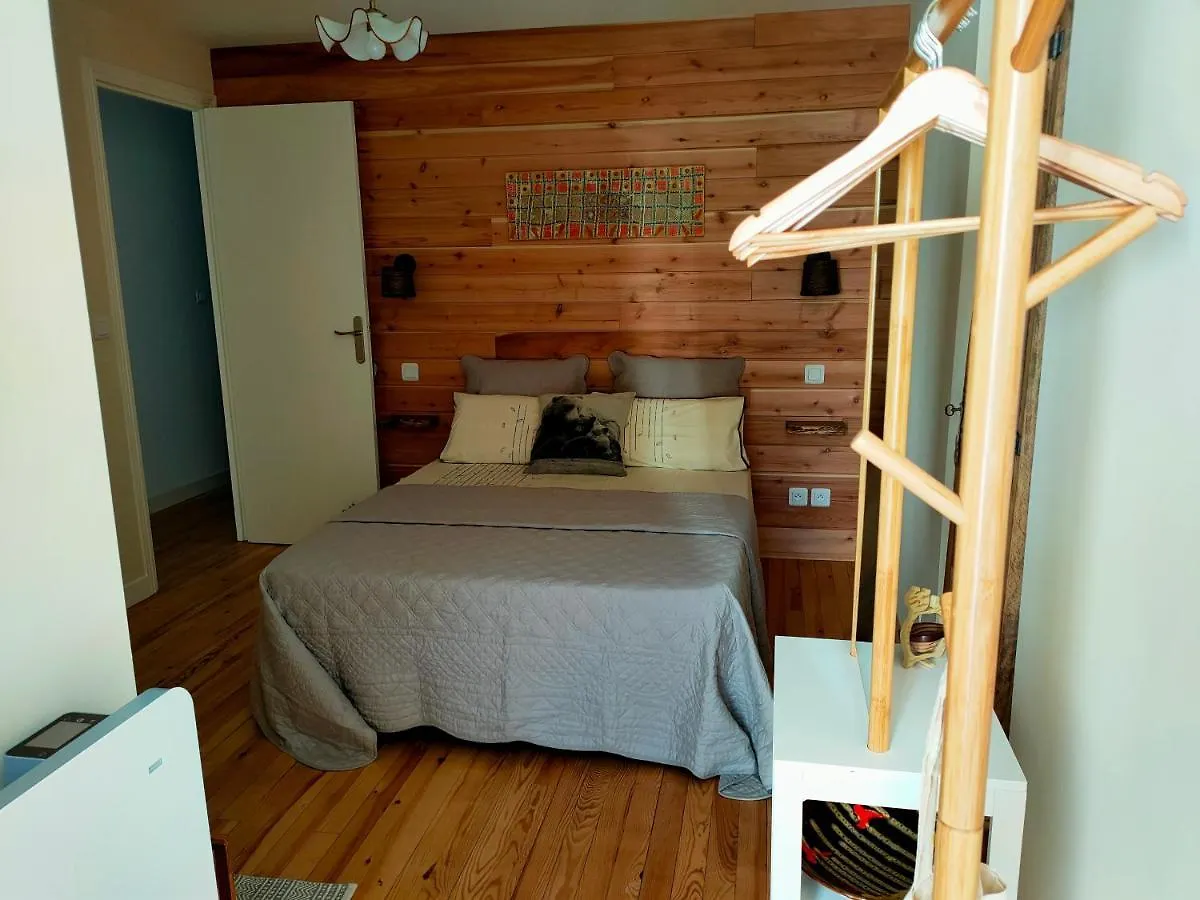 Appartement T1Bis Tout Confort Bagneres-de-Luchon Apartment